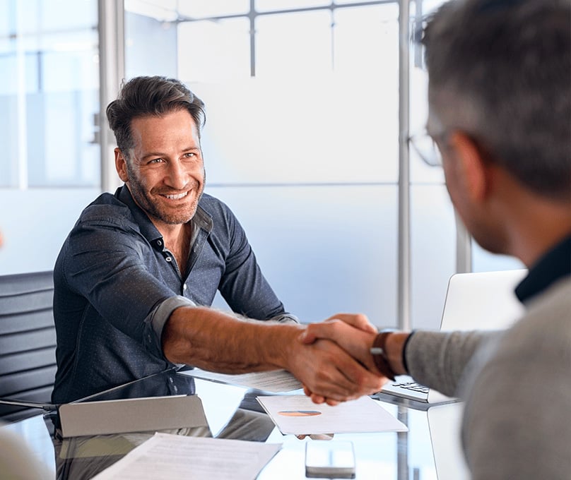 Broker-shaking-hands-with-client