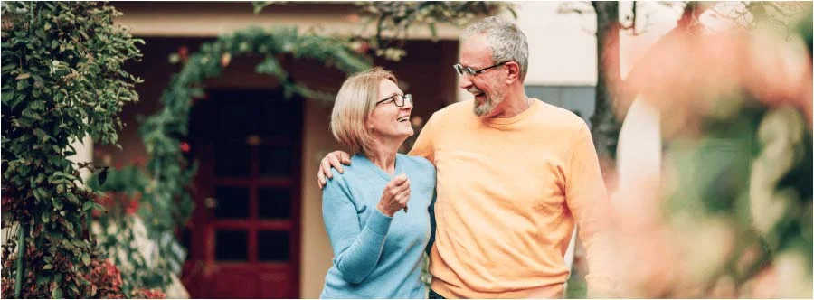 Couple-with-keys-outside-new-house