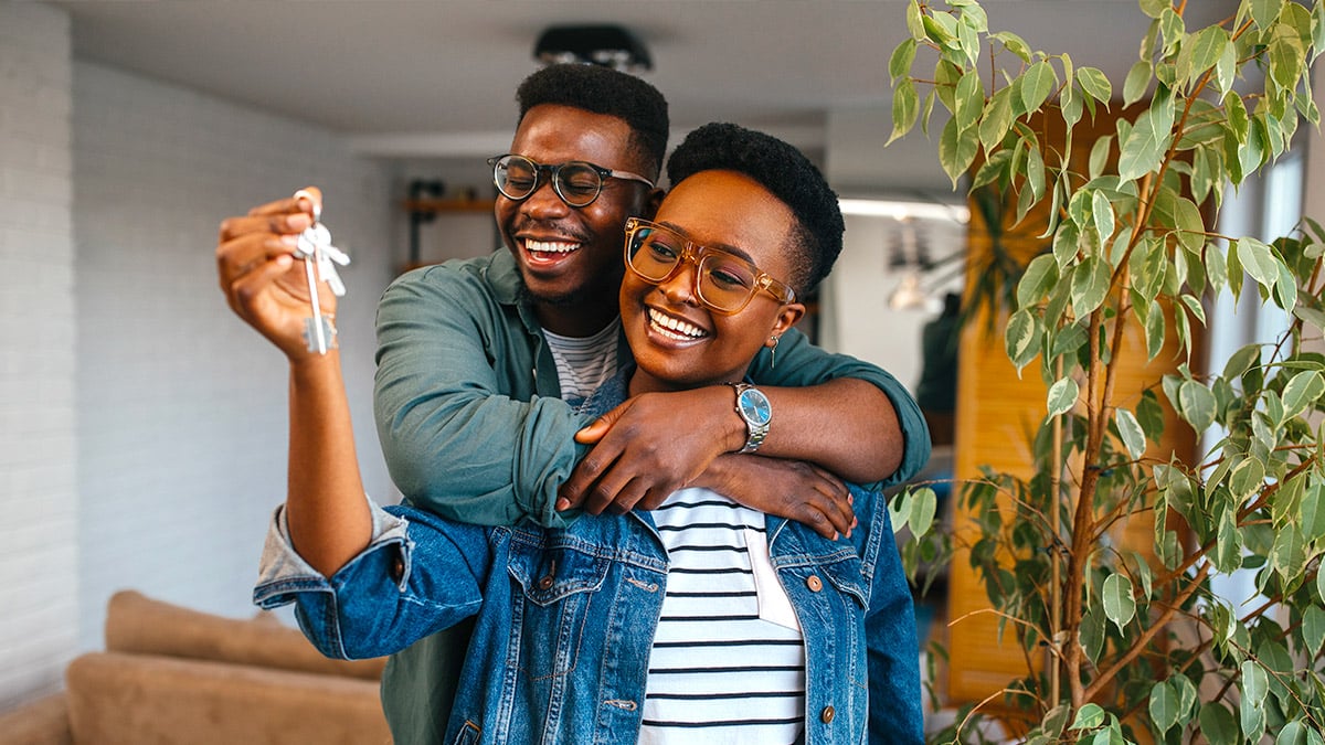 Couple-cheerful-home-owners-holding-a-key
