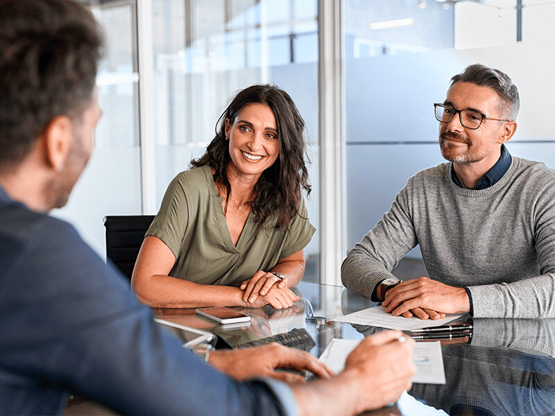 Mature-couple-meeting-loan-advisor-for-investment-1
